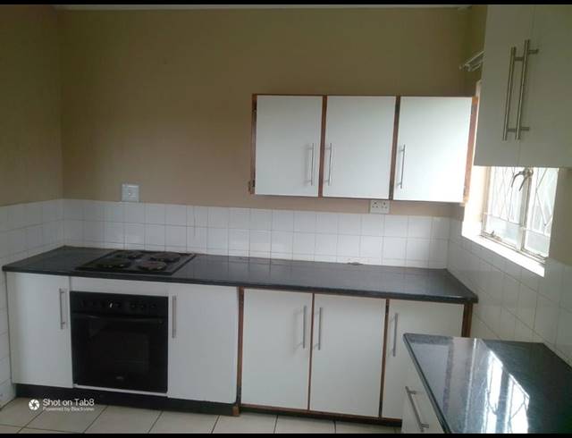 3 BEDROOM HOUSE FOR SALE IN BISLEY